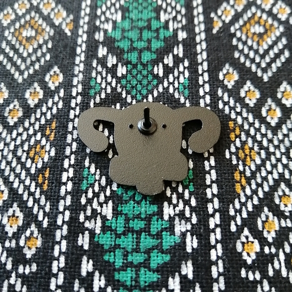 📍2/20$ Cuterus Enamel Pin NWOT - Picture 5 of 5